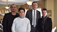 Bakan Selçuk otizmli Ozan Barış ile buluştu