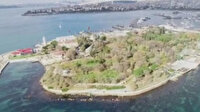 Kadıköy açıklarında tekne kayalıklara çarptı