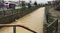 Sağanaktan okullar tatil edildi