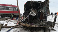 Yolcu treni okul servisine çarptı: 5 ölü, 30 yaralı