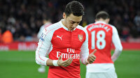 Mesut Özil'den Kabe örtüsüyle paylaşım