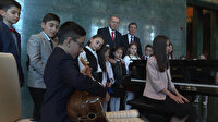 Beştepe'deki çocuk Cumhurbaşkanı bağlama çaldı