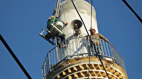 Eşiyle metrelerce yükseklikteki minarelerde tamir ve bakım yapıyor