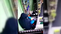 Veresiye mal vermeyen kasiyeri defalarca boğazından bıçakladı