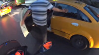 Minibüsçü küfür ettiğini düşündüğü taksiciyi tekmeledi