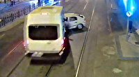 Tramvay yolunda polis minibüsü ve otomobil çarpıştı
