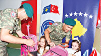 Kosovalı öğrencilerin yüzlerini güldürdüler