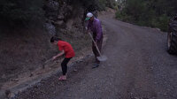 Kızını okula gönderebilmek için veresiye yol yaptırdı
