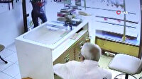 Yüzlerinde maske ellerinde silahla kuyumcuyu soymaya kalktılar
