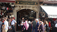 Kapalıçarşı'da tarihi kitabeye matkaplı darbe: Delikler ve kablolar kaldı