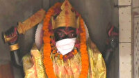 Hava kirliliğinden koruyorlar: Hindistan'da "tanrılara" maske takıldı