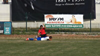 Sakatlanan futbolcu ambulans gelene kadar saha kenarından maçı izledi