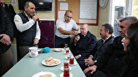 Cumhurbaşkanı Erdoğan taksicilerle çay eşliğinde simit yiyip sohbet etti