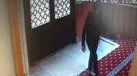 Camiden mikrofon ve bilgisayar çalan hırsız kamerada