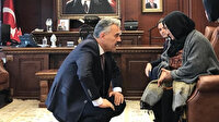 İzmir Valisi diz çöküp dert dinledi, CHP Milletvekili paylaştı: 'Bize böyle valiler lazım'