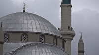 Şiddetli fırtına cami minaresini salladı
