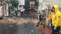 İstanbul Beyoğlu'nda 3 katlı metruk binanın duvarı çöktü