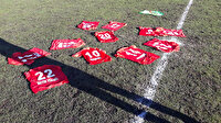 Futbolculardan protesto: Formaları sahada bıraktılar