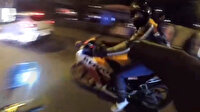 Taksici yasak yönden 'u' dönüşü yapınca motosikletli çılgına döndü