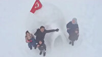AK Parti Grup Başkanvekili Cahit Özkan çocuklarıyla Eskimo evi 'İglo' inşa etti