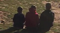 İdlib'de yeryüzünü mescit yapan üç çocuk ve huşu içinde kılınan namaz...