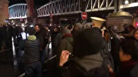 Macron tiyatrodayken protestocular binayı sardı: Salonu terk etti