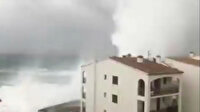 İspanya'da dev dalgalar şehri vurdu