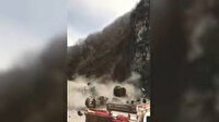 Giresun’da heyelan sonucu kaya parçaları yolu kapattı