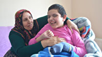 Süper babaanne: Anne ve babasının terk ettiği engelli torununa gözü gibi bakıyor