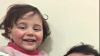 Suriyeli minik Selva'nın yürekleri burkan savaş oyunu