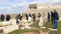 Esed güçleri 9 yıl sonra muhaliflerden aldıkları yerleşimlerde mezarlıkları da yıkıyor