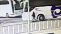 Yol verme kavgasında otobüsün altında kaldı