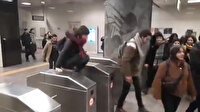 Öğrenciler İBB'nin ulaşım zammını turnikelerden atlayarak protesto etti