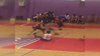 Basketbol maçında antrenör ortalığı birbirine kattı