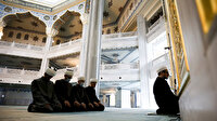 Rusya'da cuma namazının 4 kişilik cemaatle kılındığı Moskova Camii'nden online yayın