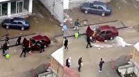 Yanan aracı söndürmek için kovalarla su taşıdılar