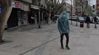 Korona virüsten çöp poşetiyle korunuyor