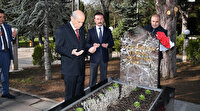 MHP lideri Bahçeli Alparslan Türkeş’in mezarını koronavirüs tedbirleri altında ziyaret etti