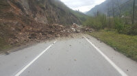 Giresun-Gümüşhane karayolu heyelan sebebiyle ulaşıma kapandı