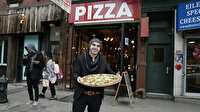 ABD’de yaşayan ünlü Türk pizzacı Hakkı Akdeniz, koronavirüsün yoğun etkilediği New York'ta evsizlere ve Türk öğrencilere ücretsiz pizza ve maske dağıttı