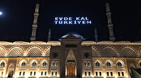 Büyük Çamlıca Camisi'ne, "Evde kal Türkiyem" yazılı mahya asıldı