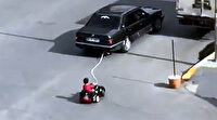 Akülü araçtaki çocuğunu otomobile bağlayıp çeken baba yakalandı: Ehliyetine el konuldu