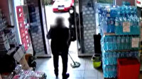 Çekya'da hırsız marketi soydu, görevli ise paspasa devam etti