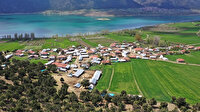 Gölün ortasında koronavirüsten izole bir hayat sürdürüyorlar: Kayıklarla ihtiyaçları ulaştırılıyor