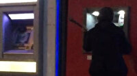 Mirastan pay vermeyen babasına kızan kadın çekiçle ATM’leri parçaladı