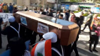 Lübnan’da baş gösteren ekonomik krize halktan tabutlu protesto