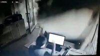 Üzerine tavan çöken adam toz bulutlarının arasından böyle çıktı