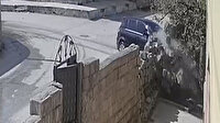 Hızını alamayan otomobil evin bahçesine uçtu