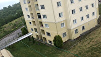 Sokağa çıkamayan çocuklar balkondan balkona isim şehir oynadı