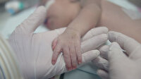 Koronavirüs şüphelisi bebeklere, hemşireler annelik yapıyor